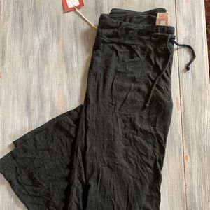 Wide split leg loungers